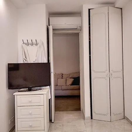 Chateau De La Pinede Apartament
