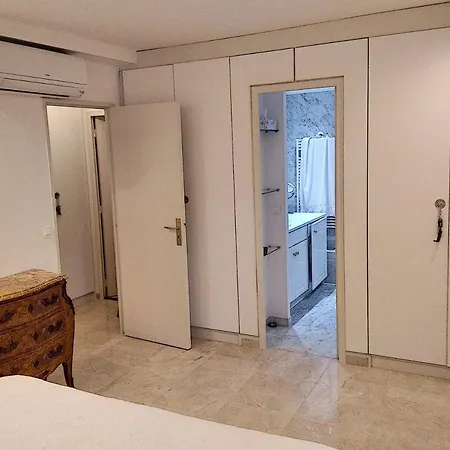 Chateau De La Pinede