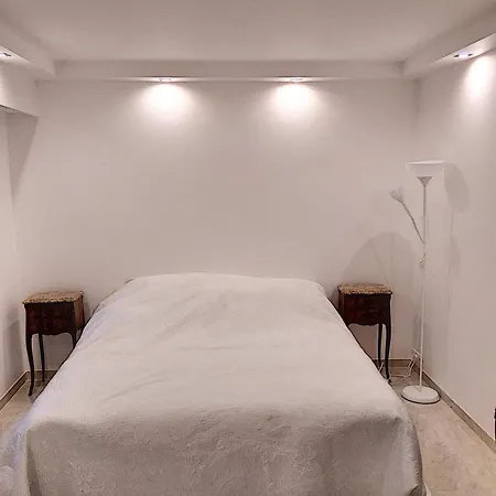 דירה Chateau De La Pinede ז'ואן-לה-פינס