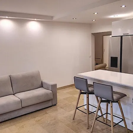 Chateau De La Pinede Lejlighed