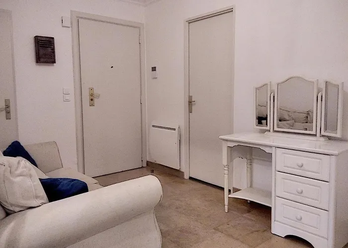 Apartment Chateau De La Pinede