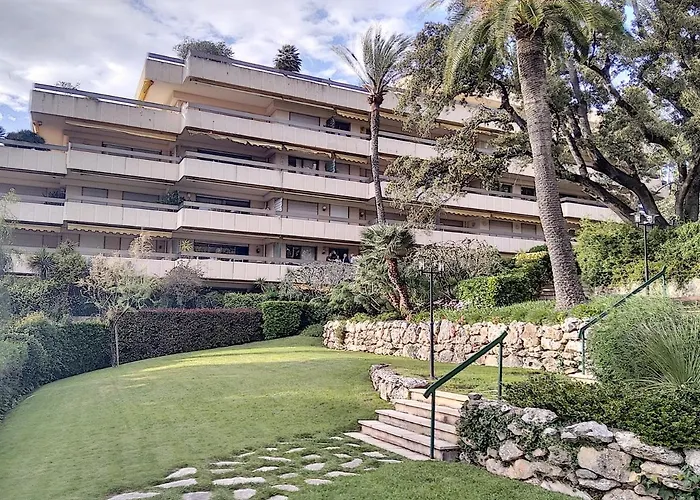 Chateau De La Pinede Apartment *