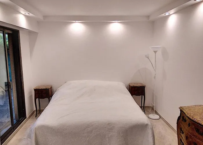 Apartment Chateau De La Pinede Juan-les-Pins