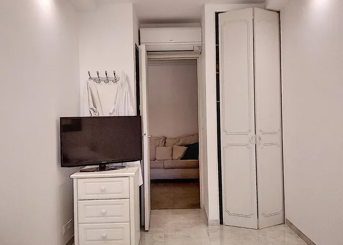 Chateau De La Pinede Apartment