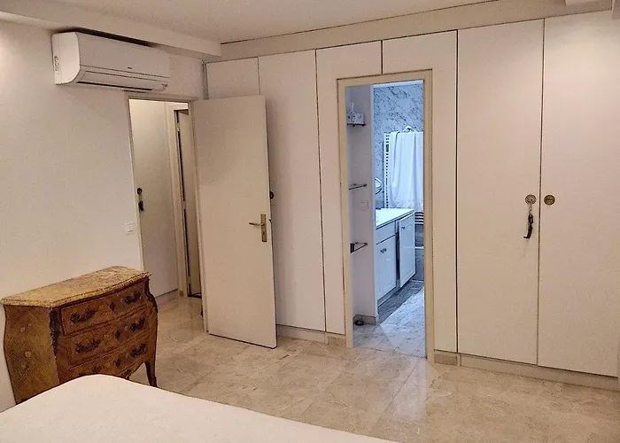 Chateau De La Pinede