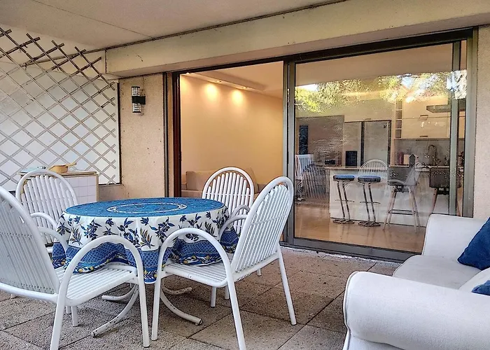 Apartment Chateau De La Pinede Juan-les-Pins